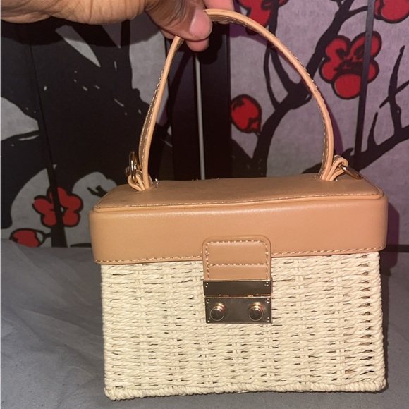 Cute bag, worn a few times. Still sturdy & cute - Picture 3 of 4